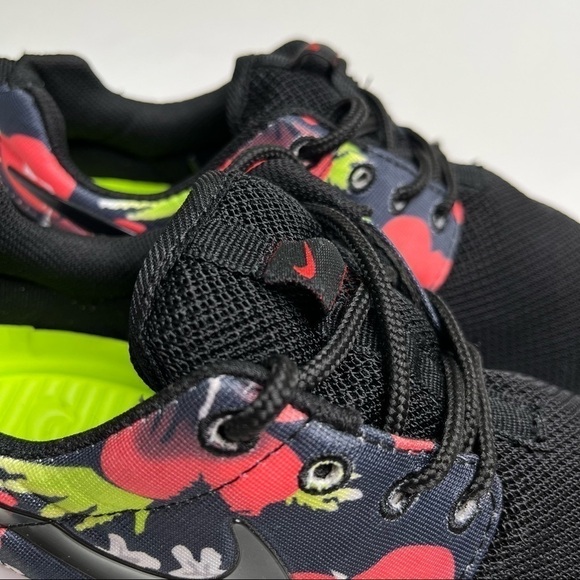 RARE Nike Roshe Run Trail Hibiscus Floral Aloha Hawaiian Black Red Sneakers - Picture 9 of 13